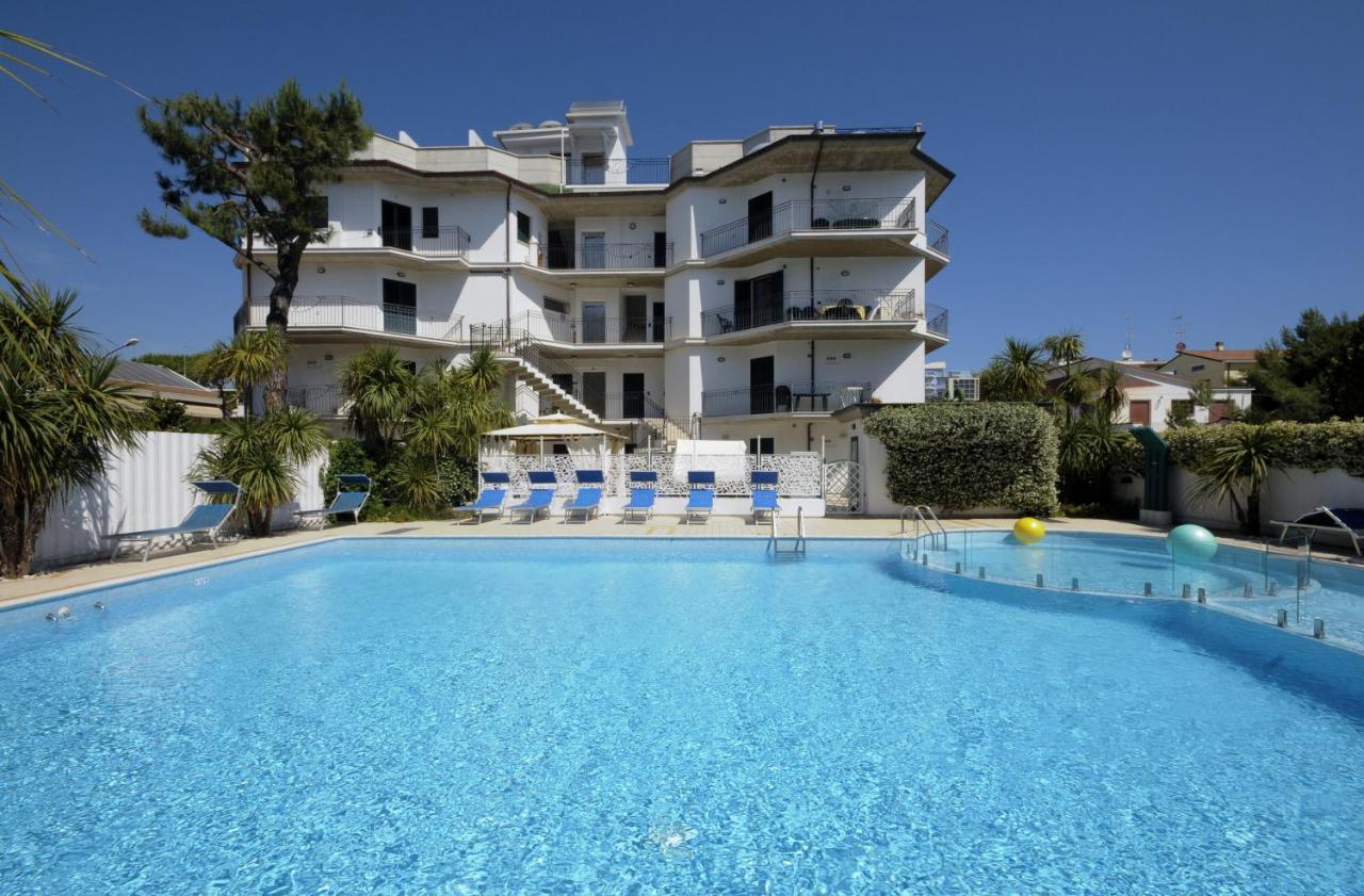 Residence Acquamarina San Benedetto del Tronto Exteriör bild