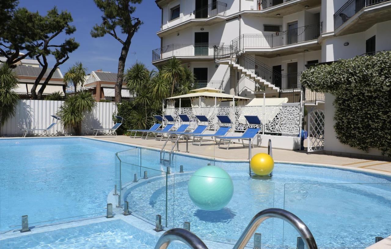 Residence Acquamarina San Benedetto del Tronto Exteriör bild